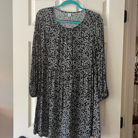 Old Navy Black and White Bishop Sleeve Sundress - Picture 1 of 6